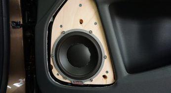 ボルボＶ６０のドアを製作